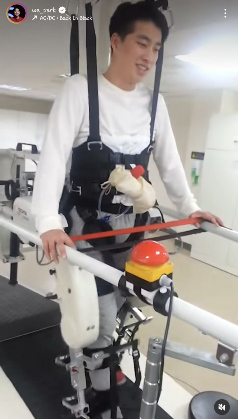 [서울=뉴시스] 엔젤로보틱스 워크온슈트를 착용한 박위. (사진=박위 인스타그램 캡처) 2025.09.20. photo@newsis.com *재판매 및 DB 금지