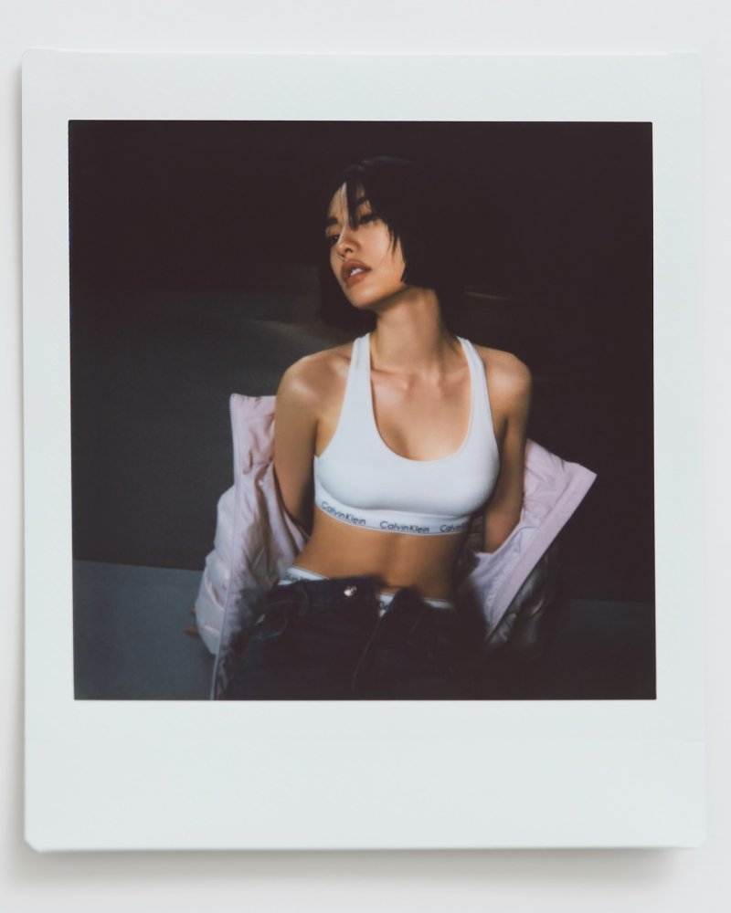 나나, 속옷 입고 과감 포즈…글래머에 일자 복근 [N샷]