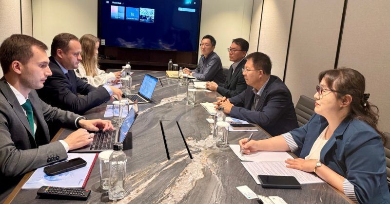 한국 철도차량 제작업체들과 협의하는 우크라 쿨레바 부총리(왼쪽 두번째) (출처=연합뉴스)