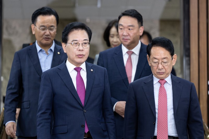 송언석 국민의힘 원내대표가 23일 서울 여의도 국회에서 열린 원내대책회의에 참석하고 있다. 2025.9.23/뉴스1 ⓒ News1 이승배 기자