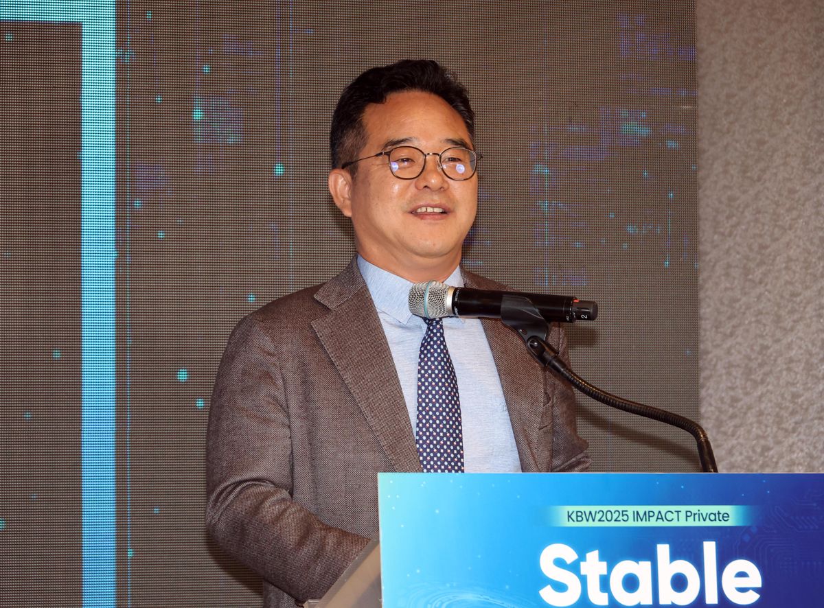 원화 스테이블 코인, 외면하면 통화 종속···도입에 속도 내야” [KBW2025] - 파이낸셜뉴스