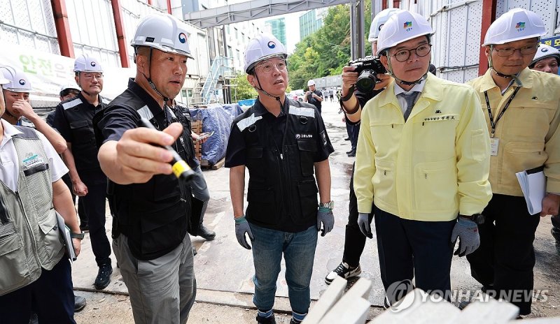 김영훈 장관, 신축 건설공사 현장 불시 점검 (출처=연합뉴스)