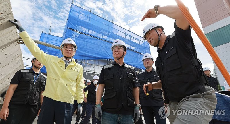 김영훈 장관, 신축 건설공사 현장 불시 점검 (출처=연합뉴스)