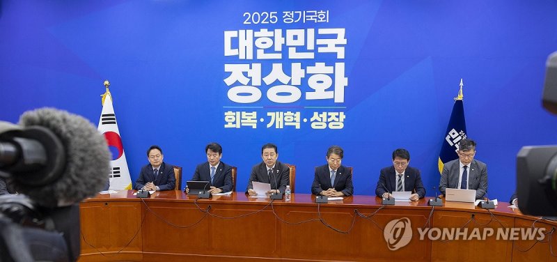 원내대책회에서 발언하는 김병기 원내대표 (출처=연합뉴스)