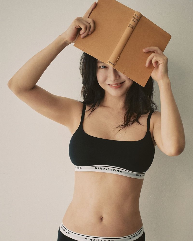 '속옷 회사 사장' 송지효, 직접 브라톱 입고 선보인 섹시미…청순미까지 [N샷]