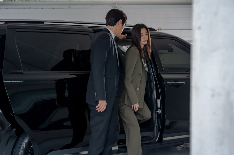 "꿈에서도 당신을" '북극성' 강동원, 전지현 향해 고백