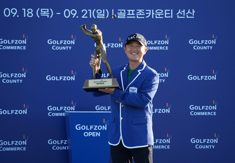 지난 주 골프존 오픈에 이어 2개 대회 우승에 도전하는 박성국. KPGA 제공