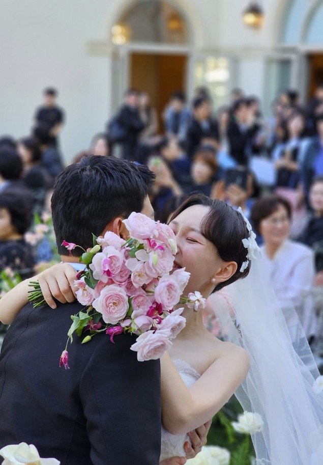 이유영 결혼식 공개, 훈남 남편·한살 딸과 함께 "영원히 못 잊어" [N샷]