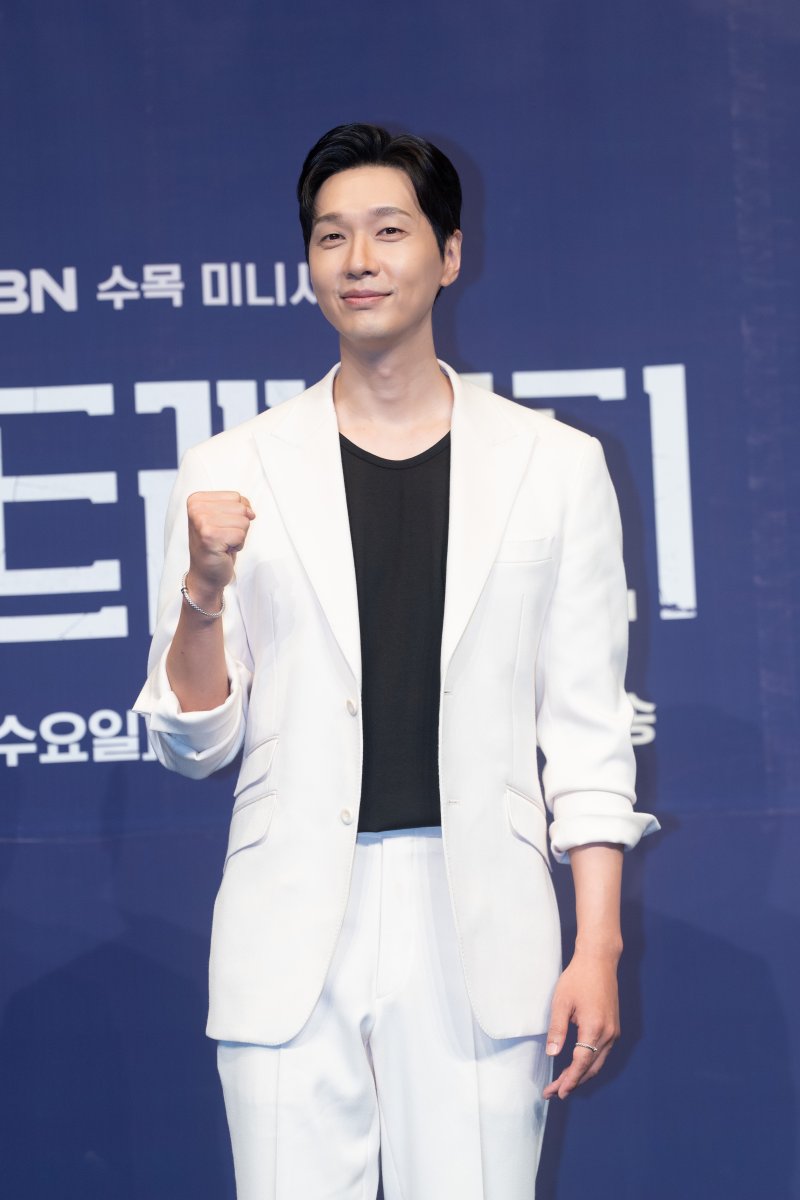 '퍼스트레이디' 대통령 된 지현우 "국회의사당 가서 대사 연습"