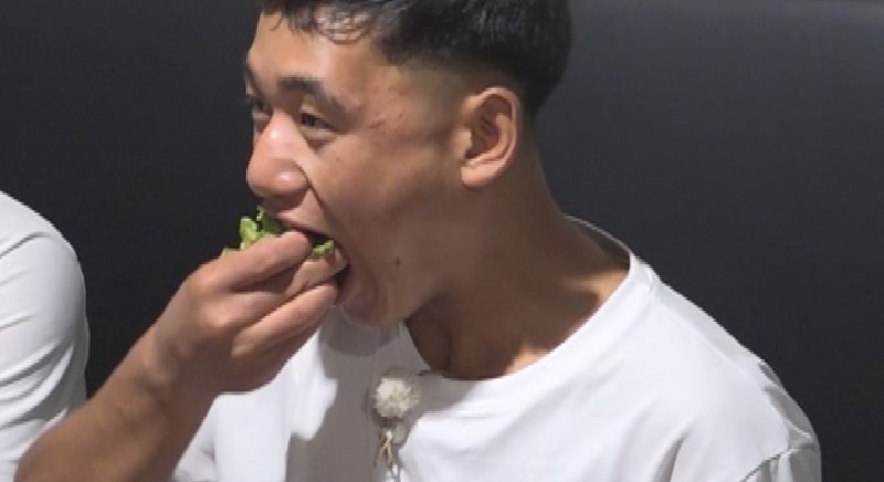 '어서와 한국은' 네팔 라이·타망, 첫 삼겹살 영접에 '황홀'