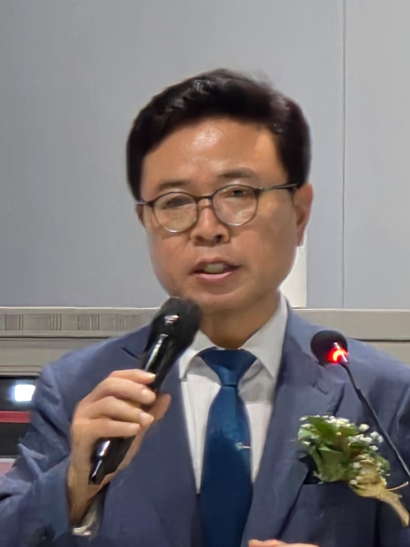 정성기 부산항미래정책연구원 공동 원장은 "해양수산부 이전과 연계해 해사법원 설립, HMM 본사를 부산으로 이전해 기관 집적 효과를 극대화할 필요가 있다"고 강조했다. 부산항미래정책연구원 제공