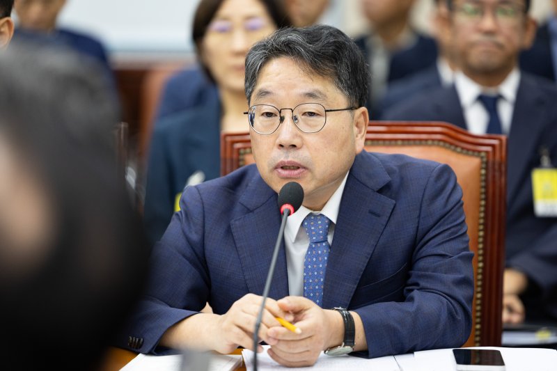 노만석 검찰총장 직무대행이 10일 서울 여의도 국회에서 열린 제429회 국회(정기회) 행정안전위원회 오송 지하차도 참사 진상규명 및 재발방지 대책마련을 위한 국정조사 기관보고에서 의원 질의에 답하고 있다. 2025.9.10/뉴스1 ⓒ News1 유승관 기자