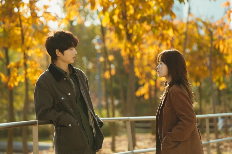 '마이유스' 송중기♥천우희, 입맞춤 1초전…설렘 속 위기 감지 [N컷]