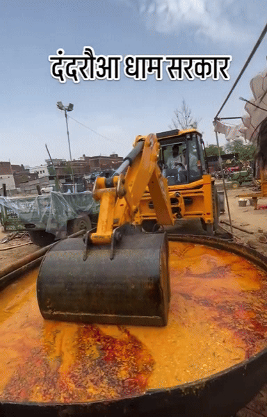 위생 실화인가요? 굴착기로 커리 휘젓는 영상 ㅎㄷㄷ