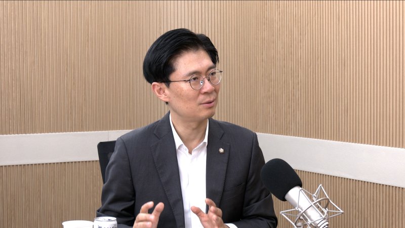 바카라사이트 쿠폰 국민의힘 의원이 25일 뉴스1TV '팩트앤뷰'에 출연해 질문에 답하고 있다.