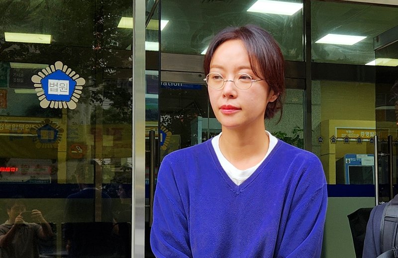 '회삿돈 43억 횡령 혐의' 황정음, 집행유예 선고에 눈물…"전액 변제 등 참작"