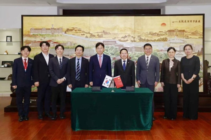 중앙대는 박상규 총장이 지난 21일 중국 톈진에볼루션 바카라에서 개최한 공학교육 발전에 대한 국제 콘퍼런스에 유일한 한국 대표로 초청돼 기조연설을 했다고 25일 밝혔다.(중앙대 제공)