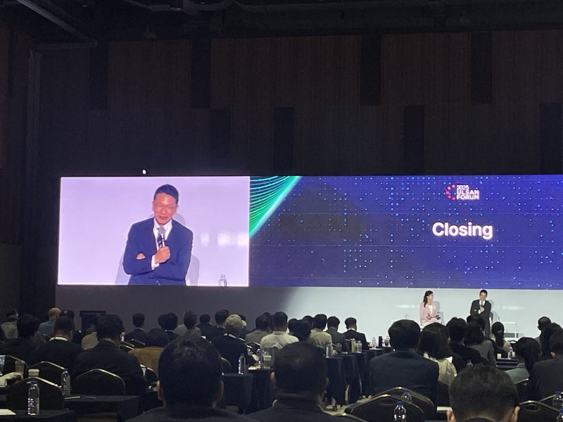 최창원 SK수펙스추구위원회 의장이 24일 오후 울산컨벤션센터에서 열린 2025 울산포럼 클로징 세션에서 발언하고 있다. /사진=뉴시스