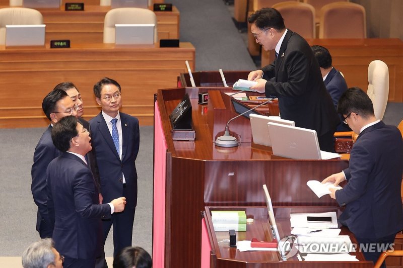 패스트트랙 지정 동의의 건 개표 논란 (출처=연합뉴스)