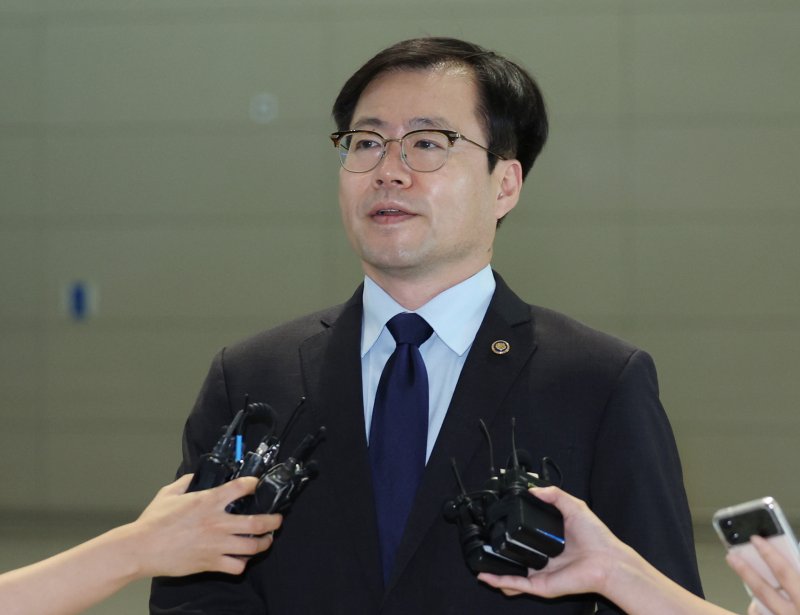 [인천공항=뉴시스] 김진아 기자 = 여한구 산업통상자원부 통상본부장. 2025.09.15. bluesoda@newsis.com