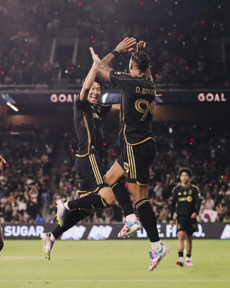 [서울=뉴시스]LAFC 득점을 합작한 손흥민과 부앙가. (사진=LAFC 구단 소셜미디어 캡처) 2025.09.22. photo@newsis.com *재판매 및 DB 금지