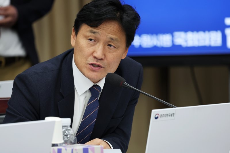김영진 더불어민주당 의원이 지난해 10월 24일 정부광주지방합동청사에서 열린 국회 기획재정위원회 광주지방국세청 국정감사에서 질의하고 있다.2024.10.24/뉴스1 ⓒ News1 김태성 기자