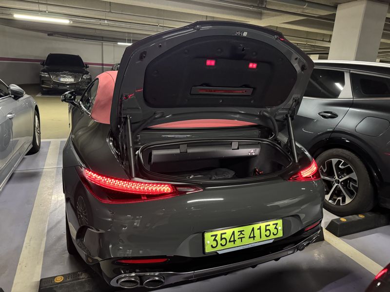 메르세데스-벤츠의 'AMG SL 43' 트렁크 모습. 정원일 기자