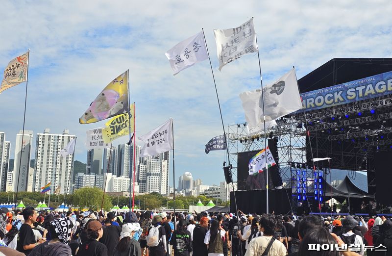 26일 부산 사상구 삼락생태공원 일대에서 열린 ‘2025 부산국제록페스티벌’ 현장. 사진=변옥환 기자
