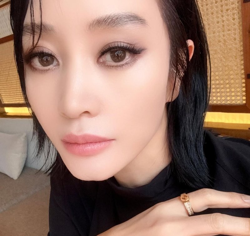 김혜수 초근접 셀카…또렷 이목구비에 깜짝
