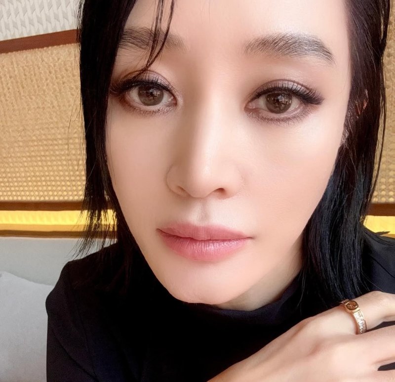 김혜수 초근접 셀카…또렷 이목구비에 깜짝