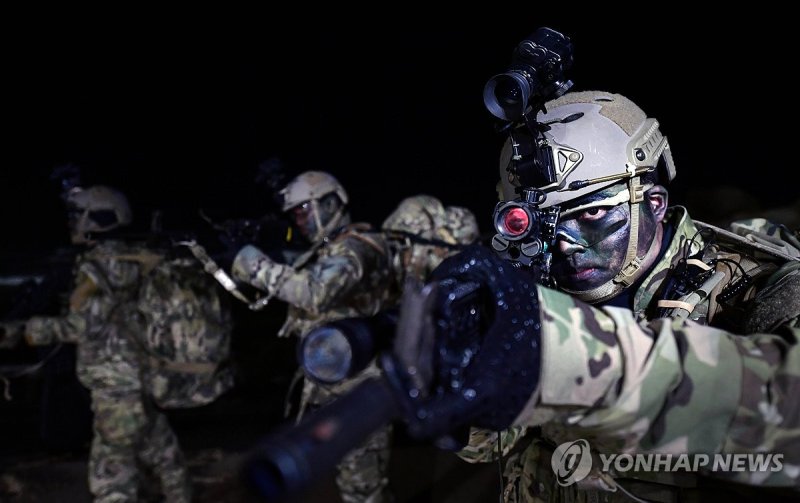 대한민국 특수부대 대원의 매서운 눈 (출처=연합뉴스)
