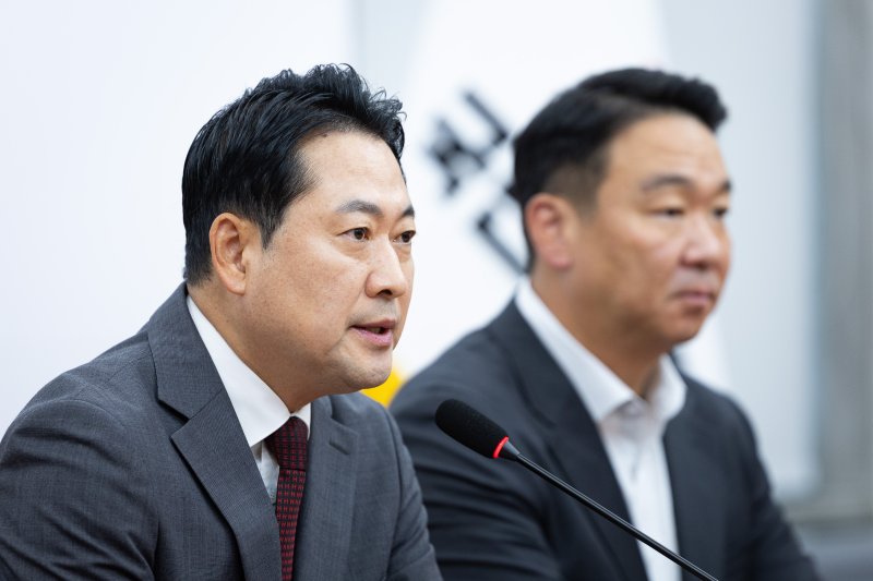 장동혁 국민의힘 대표가 27일 서울 여의도 국회에서 현안 관련 기자간담회를 하고 있다. 2025.9.27/뉴스1 ⓒ News1 유승관 기자