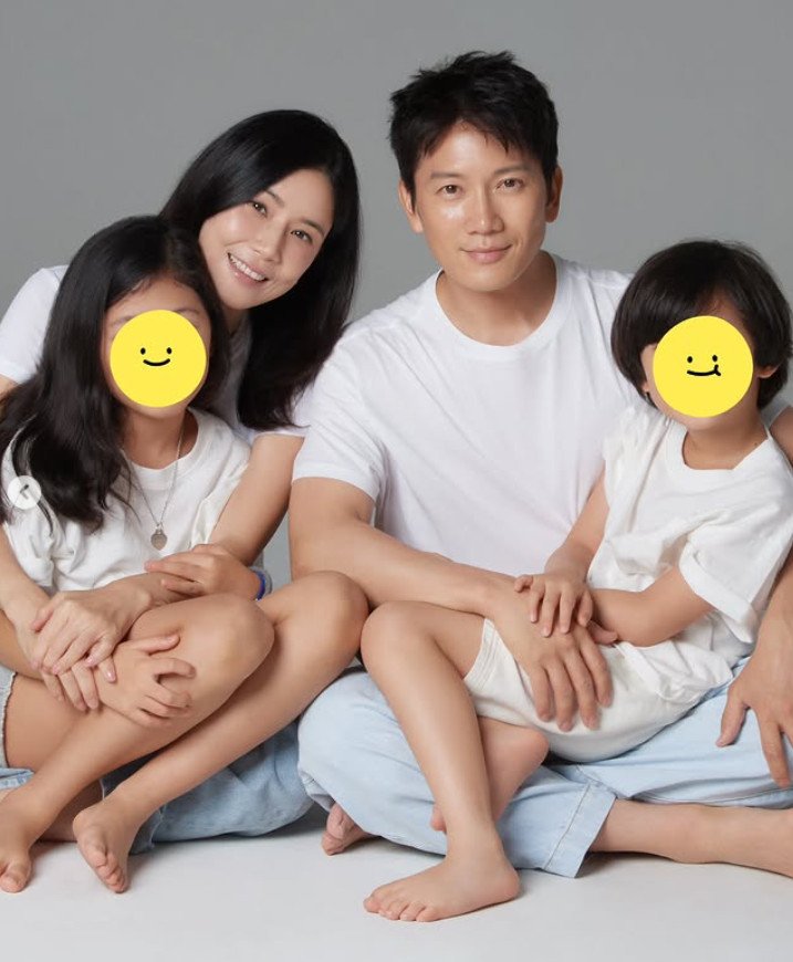 "벌써 12주년" 이보영♥지성, 아들 딸 함께한 가족사진 공개 [N샷]