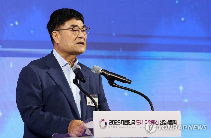 환영사 하는 박상수 삼척시장 (출처=연합뉴스)