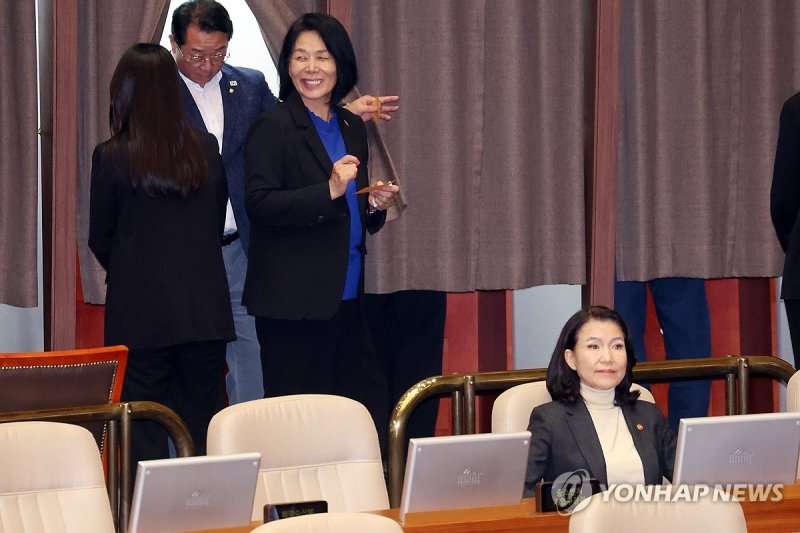 과방위원장과 방통위원장의 상반된 표정 (출처=연합뉴스)
