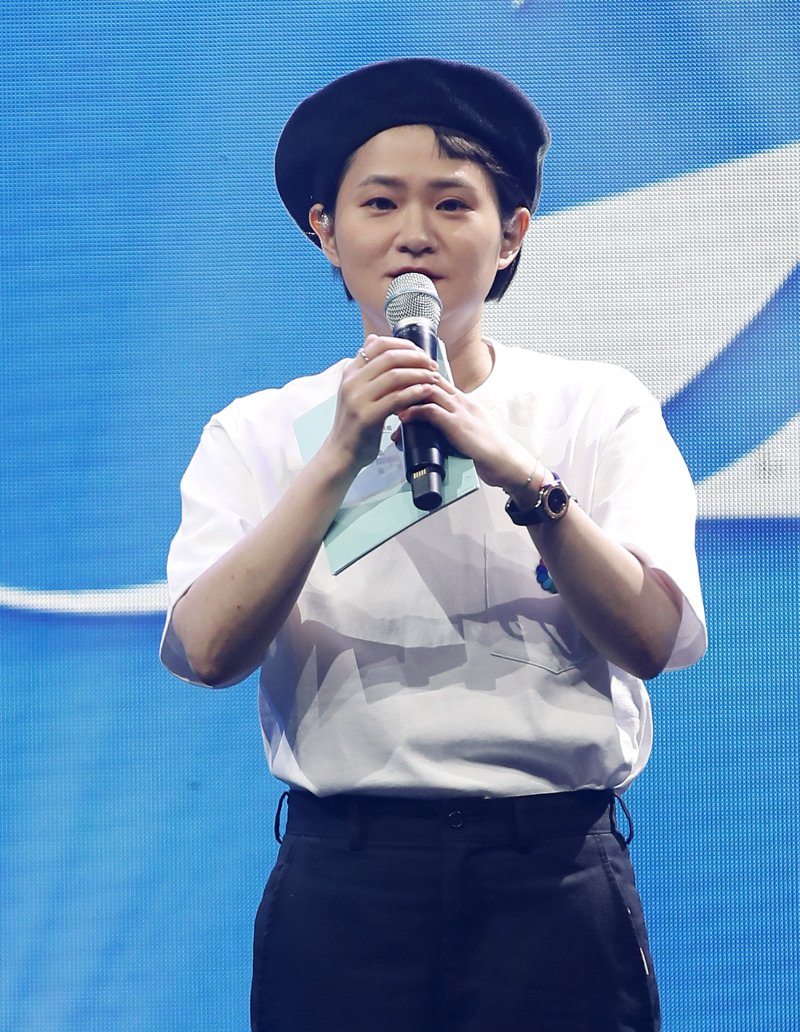 김신영, 故전유성 영결·발인식서 오열…"다음 생에도 제 스승이시길"