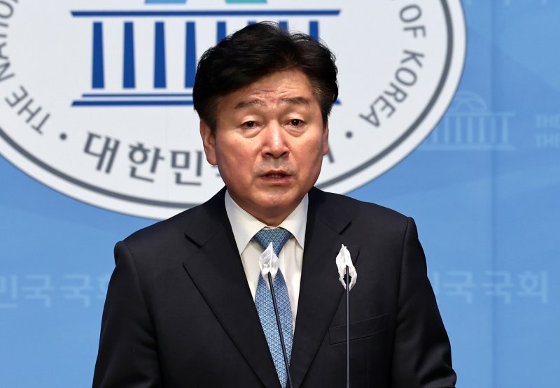 2024년 3월 당시 기동민 더불어민주당 의원이 서울 여의도 국회 소통관에서 공천 배제(컷오프) 이후 거취 관련 입장을 밝히고 있다. 2024.3.5/뉴스1 ⓒ News1 구윤성 기자