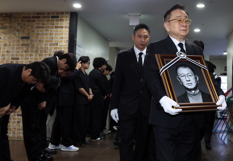 '故전유성 노제 참석' 박준형 뜻 받들어 모든 국민들께 웃음 드릴 것