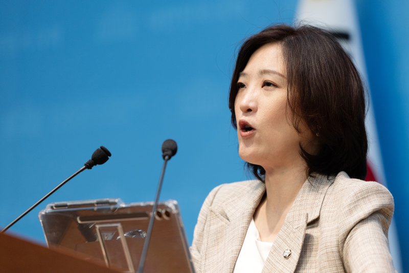 최보윤 국민의힘 수석대변인이 21일 서울 여의도 국회에서 야당탄압·독재정치 국민 규탄대회 및 허위조작·사법부겁박, 특검 관련 논평을 하고 있다. 2025.9.21/에볼루션 바카라1 ⓒ News1 이승배 기자