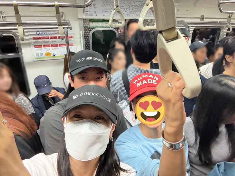 손예진, 마스크·모자 쓰고 지하철로 퇴근…불꽃놀이 인파 [N샷]