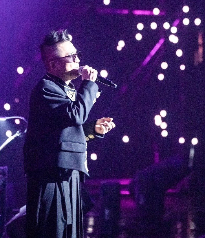 '성폭행 의혹→이혼' 김건모, 6년 만에 복귀에 오열하며 한 말이