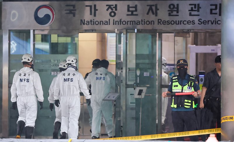 28일 오전 대전경찰청·소방·국립과학수사연구원 등 합동감식반 관계자들이 대전 유성구 국가정보자원관리원(국정자원) 바카라사이트 유니벳현장으로 향하고 있다. (사진은 기사 내용과 무관함) 2025.9.28/바카라사이트 유니벳1 ⓒ News1 김진환 기자
