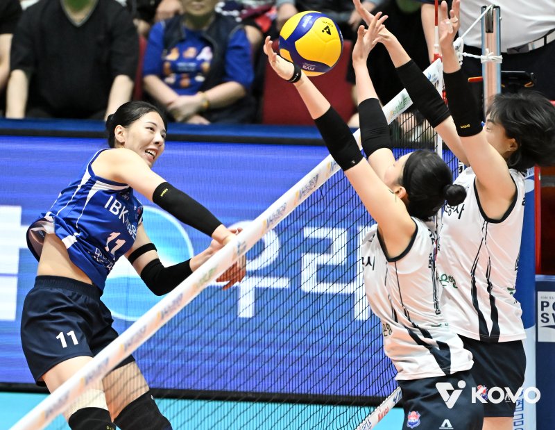 [서울=뉴시스]여자배구 인터넷 바카라사이트기업은행 육서영 컵대회 MVP. (사진=KOVO 제공)