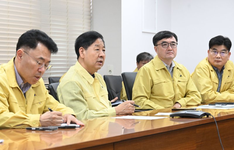 28일 정부서울청사에서 바카라사이트 목록 중앙사고수습본부 회의에서 구윤철 부총리 겸 기획재정부 장관(왼쪽 두번째)이 발언하고 있다(기획재정부 제공). 2025.9.28/바카라사이트 목록1