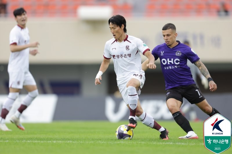 [서울=뉴시스] 프로축구 K리그1 광주메이저 바카라의 심상민, 메이저 바카라안양의 마테우스. (사진=한국프로축구연맹 제공) *재판매 및 DB 금지