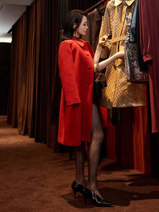 55세 김혜수, 명품보다 빛나는 미모…독보적 아우라 [N샷]