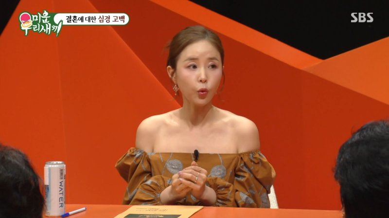 [라이브바카라=라이브바카라] 28일 오후 방송된 SBS 예능 프로그램 '미운 우리 새끼'에는 그룹 '코요태' 신지가 스페셜 MC로 출연했다. (사진=SBS 제공) 2025.09.28. photo@newsis.com *재판매 및 DB 금지