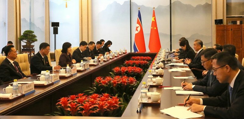 북한 노동당 기관지 노동신문은 29일 최선희 외무상이 중국 왕이 외교부장의 초청으로 중국 베이징에 도착해 오는 30일까지 방중 일정을 수행중이라고 보도했다. 지난 2022년 6월 취임한 최 외무상의 단독 방중은 이번이 처음이다. 노동신문 갈무리