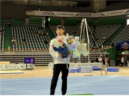 27일 부산 사직체육관에서 열린 전국체전에서 은퇴한 양학선.연합뉴스