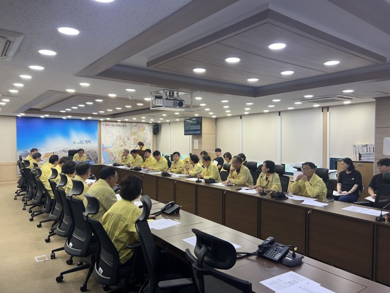 [평택=뉴시스] 평택시 국가정보시스템 장애관련 긴급대책회의 모습 (사진=평택시 제공) 2025.09.29.photo@newsis.com